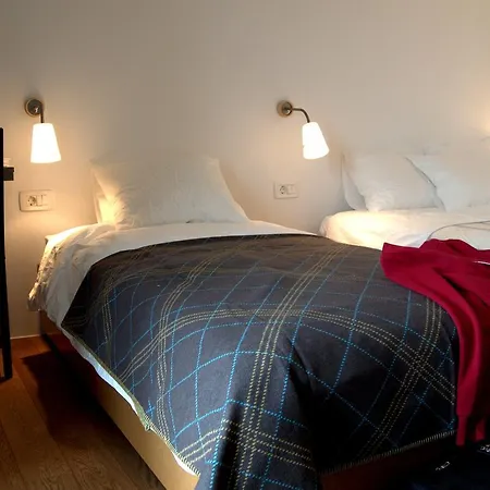 Base Camp Bed and breakfast 3*