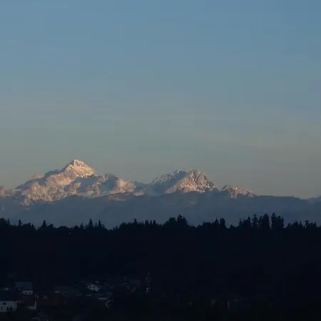 住宿加早餐酒店 Base Camp Križe