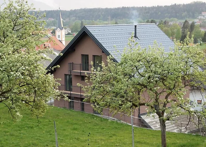 Bed & Breakfast Base Camp