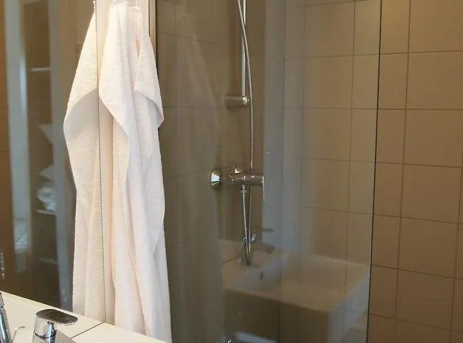 Bed & Breakfast Base Camp