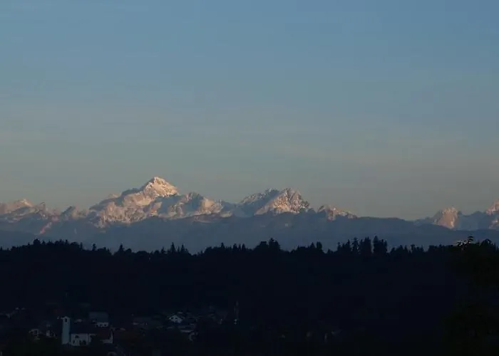 Bed & Breakfast Base Camp Krize